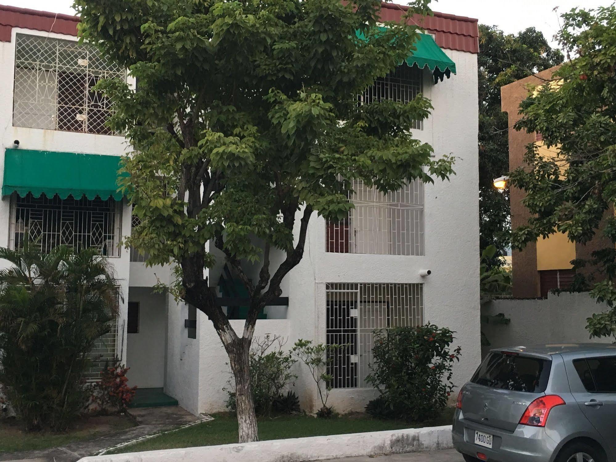 Abacus Jamaica The Zana Suites Kingston Exterior photo